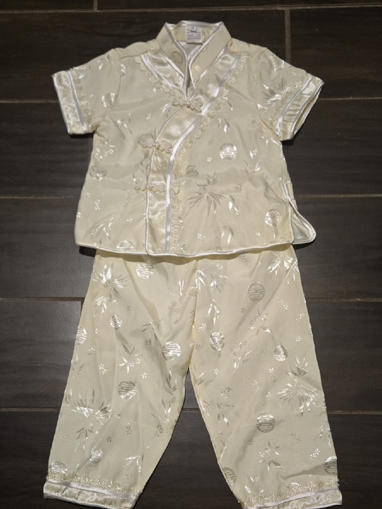 Other - Kids Asian Ivory 2 Pc Set Sz 3 NWOT